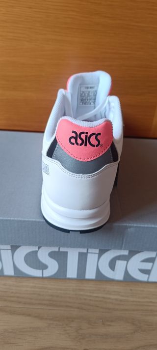 Zapatillas Asics Gel-Saga blancas y coral