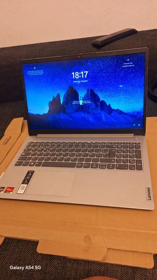 Lenovo IdeaPad 15.7" portátil plata