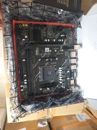 Placa base Gigabyte GA-A320M-S2H y AMD Ryzen 5 260