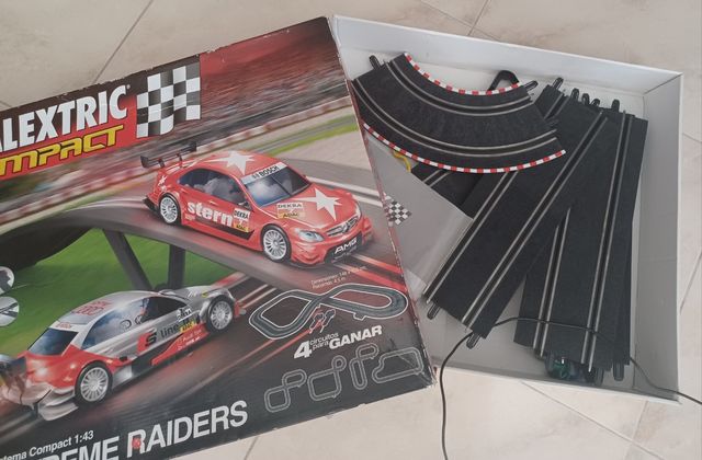 Scalextric Compact Extreme Raiders