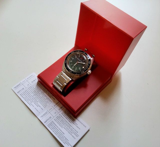 Vostok Komandirskie automático 020711 verde 2416B
