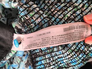 Top corto flores - azul y negro