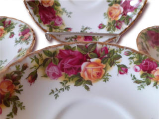 4 platos de 14 cm Royal Albert Old Country Roses