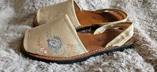 Alpargatas ibicencas estampadas beige