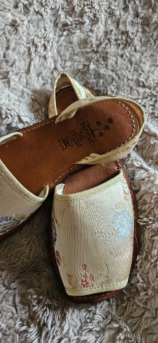 Alpargatas ibicencas estampadas beige