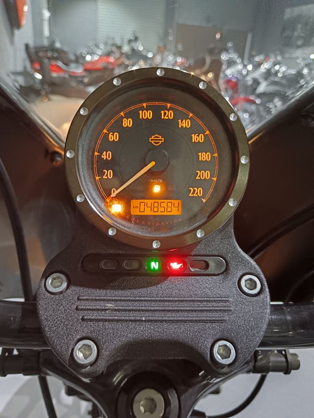 Harley Davidson Iron 883 - Verde Militar