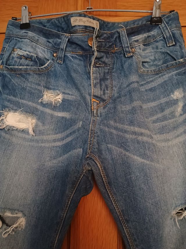 Vaqueros rotos mujer