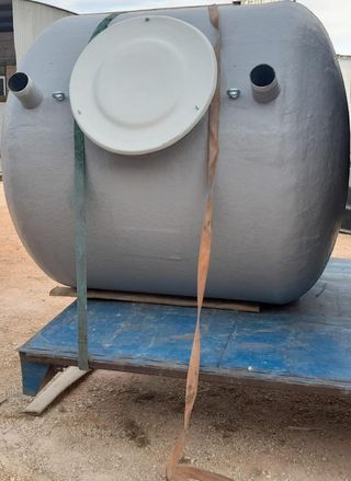 Depósito poliéster enterrado