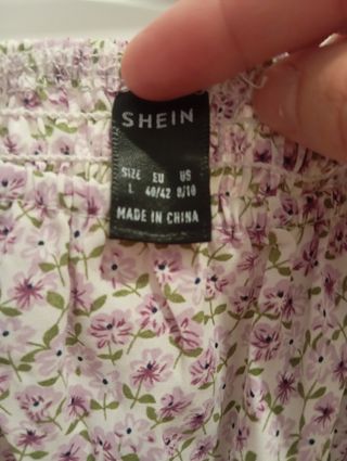 Blusa Shein blanca, flores