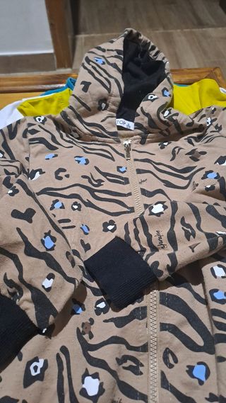 Maglie bimba 6-7 anni: 5 pezzi più felpa leggera