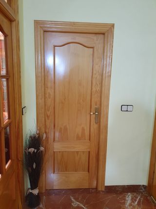 Puertas madera maciza