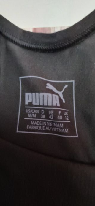 Top deportivo Puma negro