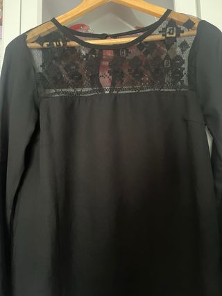 Blusa negra encaje manga larga