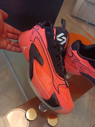 Zapatillas Baloncesto Jordan Luka 2- Naranja y Neg