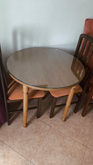 Mesa comedor + 2 sillas