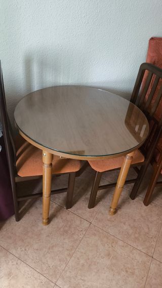 Mesa comedor + 2 sillas