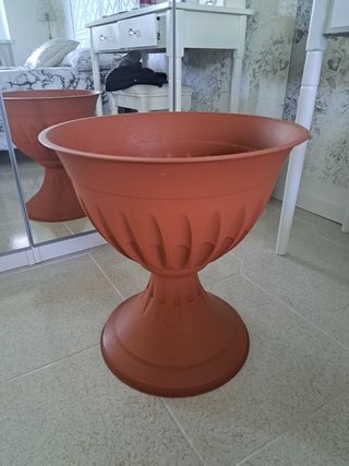 Vaso grande marrone plastica