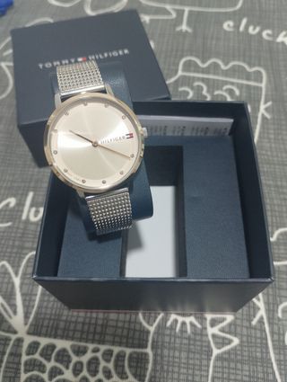Reloj Tommy Hilfiger Dorado y Plateado