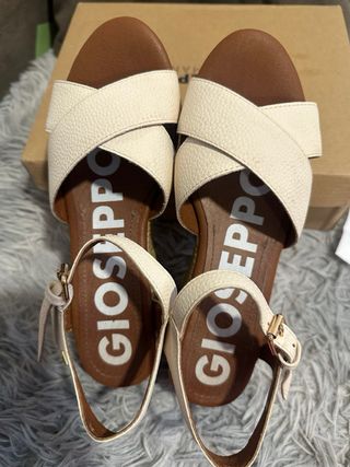 Sandalias Gioseppo blancas y marrón