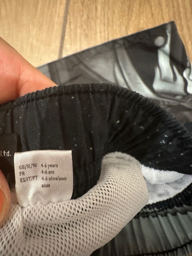 2 Costumi da bagno:Star Wars e spiderman