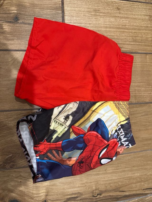 2 Costumi da bagno:Star Wars e spiderman