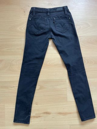 Tejanos Levis negros skinny