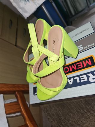 Tacones amarillos DIVIDED - 36