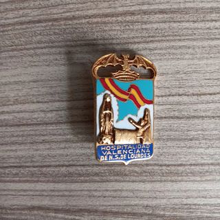 Pin insignia Lourdes Valencia