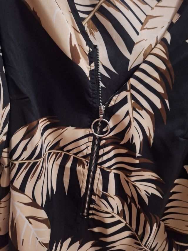 Blusa negra c/hombros descubiertos