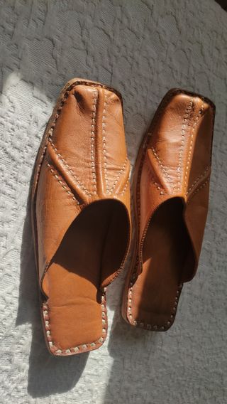 Babuchas piel marrón Precio atractivo para regalar