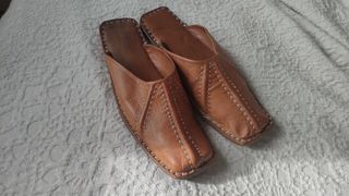 Babuchas piel marrón Precio atractivo para regalar