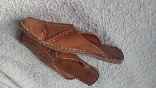 Babuchas piel marrón Precio atractivo para regalar