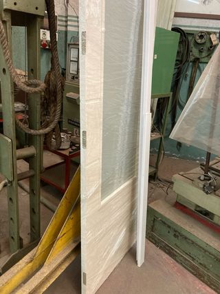 Puerta madera blanca cocina-comedor,