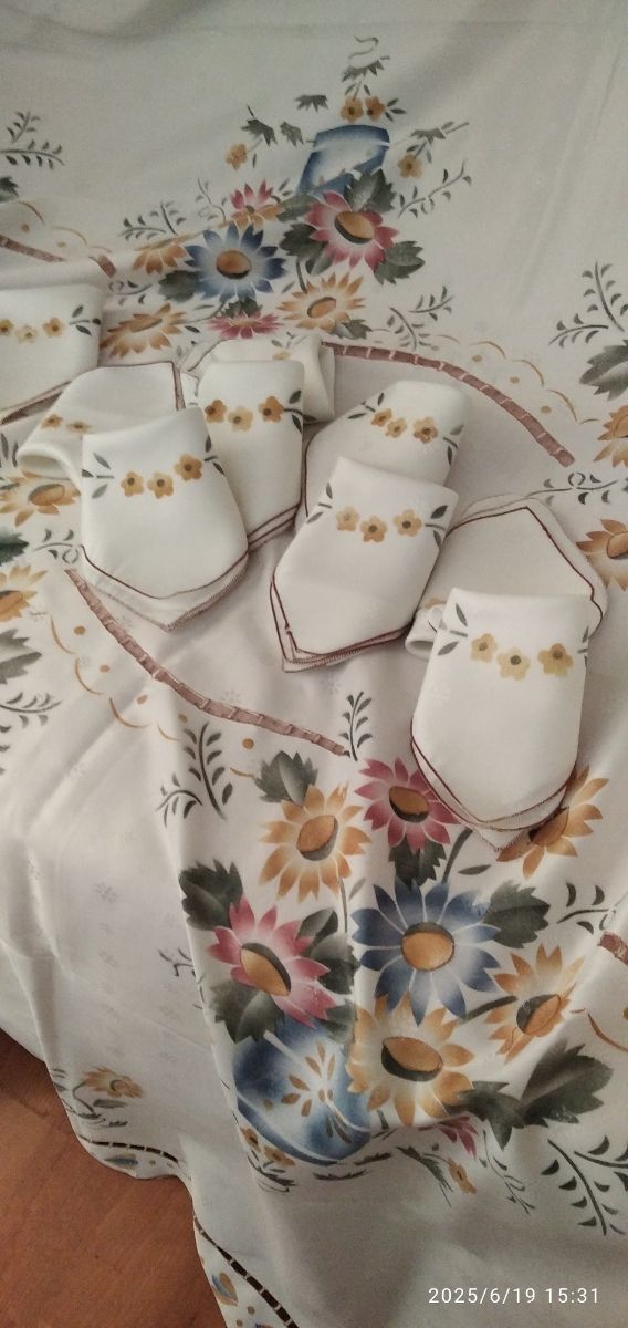 Toalha de mesa e guardanapos de seda pintados à mão