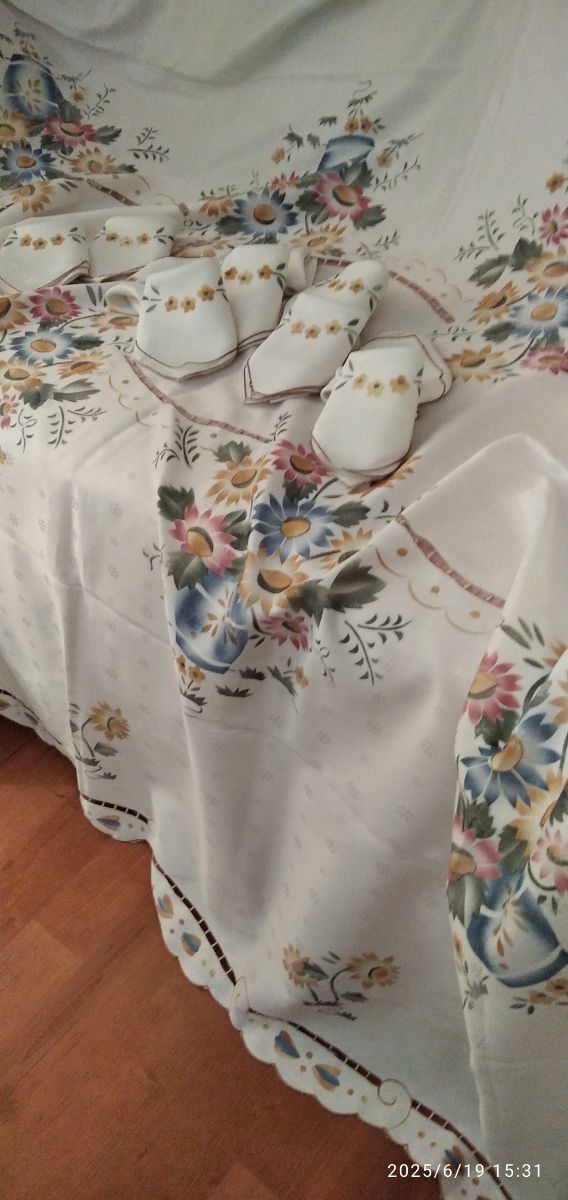 Toalha de mesa e guardanapos de seda pintados à mão
