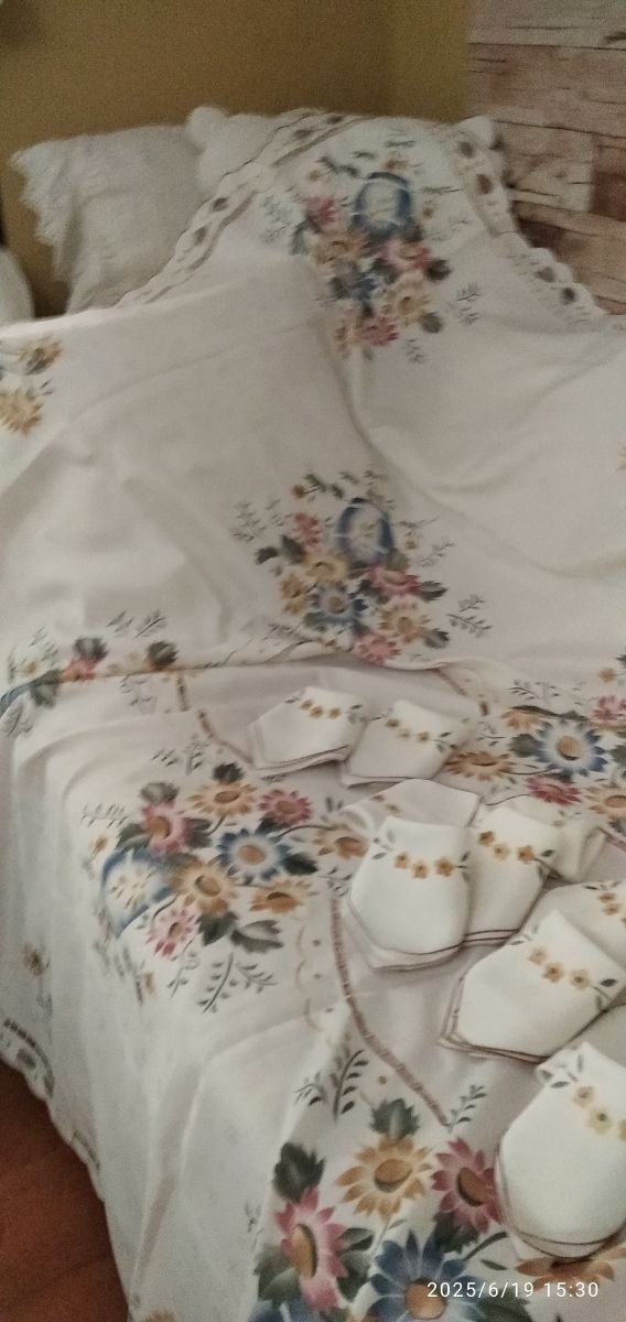 Toalha de mesa e guardanapos de seda pintados à mão