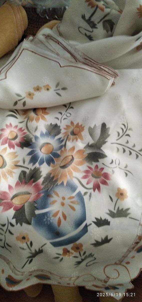 Toalha de mesa e guardanapos de seda pintados à mão