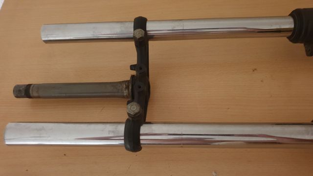 Horquillas Yamaha TZR 50 preguntar por las piezas.