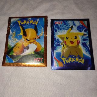 Cartas Pokémon + figura Pokémon