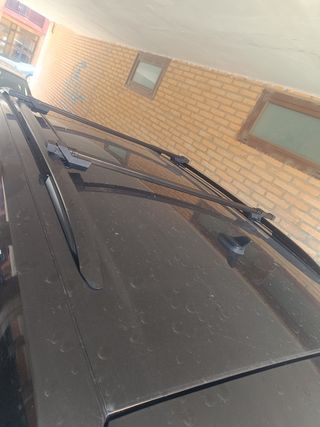 Barra portaequipajes coche es  fácil para ponerlas