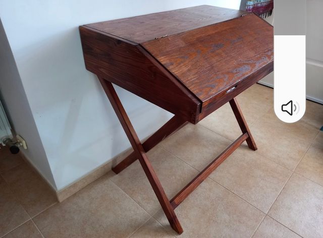 Escritorio colonial.