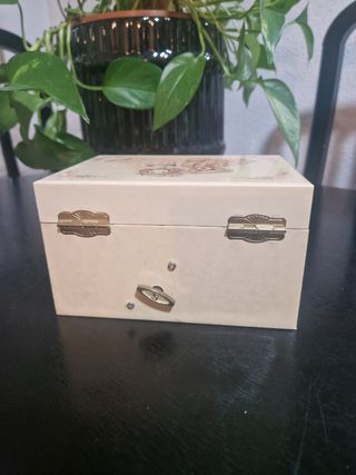 Joyero musical infantil beige y rosa