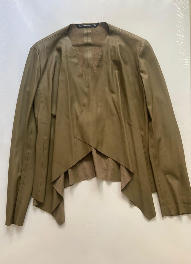 Chaqueta Zara verde oliva