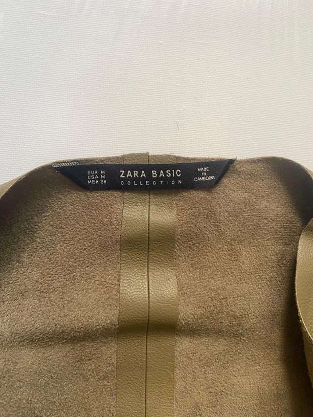 Chaqueta Zara verde oliva