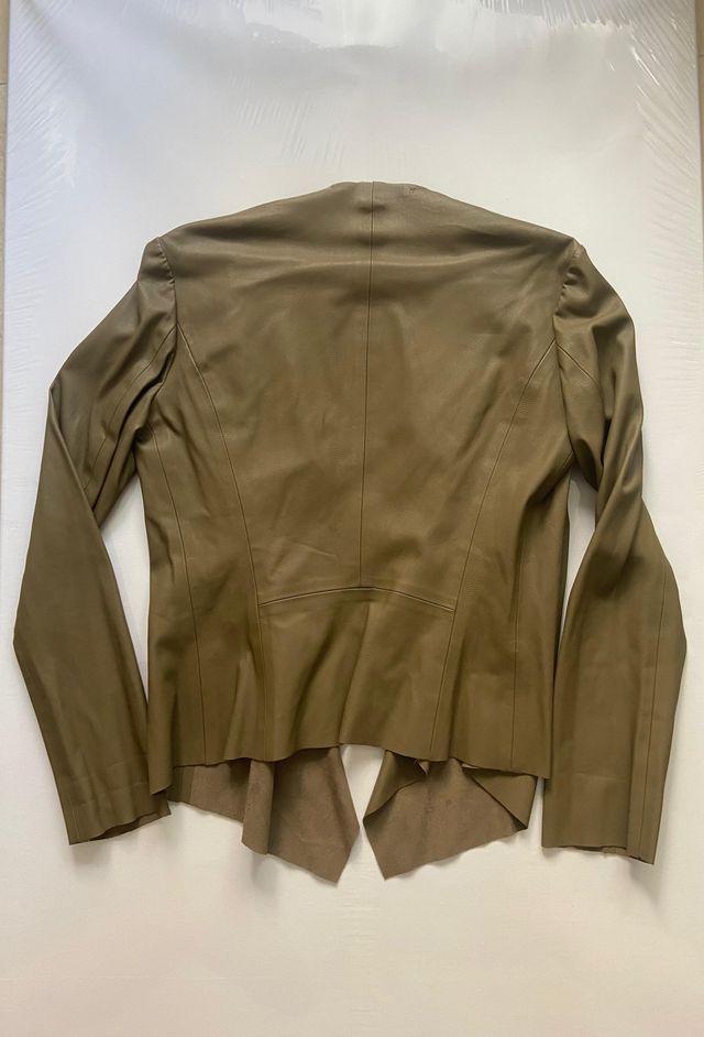 Chaqueta Zara verde oliva