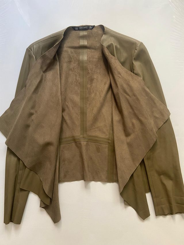 Chaqueta Zara verde oliva