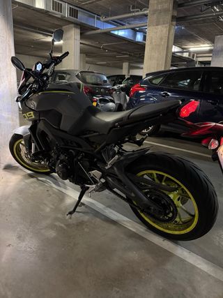 Yamaha MT-09 Gris - Moto