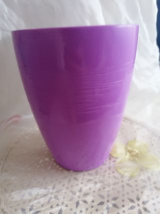 Portavaso lilla in plastica