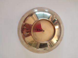 Cuenco decorado con hojas, flor y mariposa