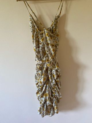 Vestido flores tonos beigePrettylittlething T-36